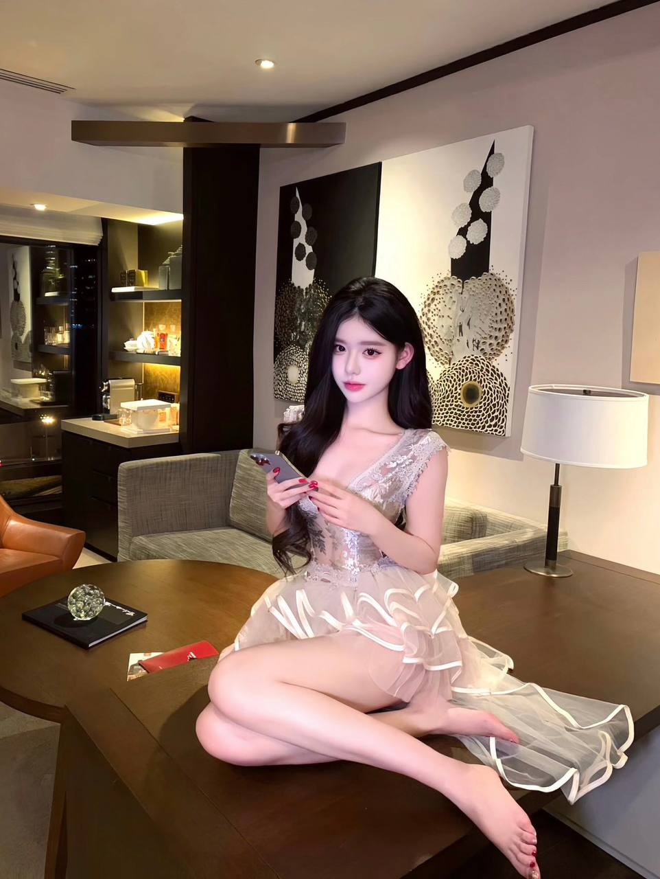 特伦顿可约1小时不限次抽插，配合度100%，性爱姿势百变。 奶大，屁股翘，会调情😜会勾魂，小穴紧，水多又粉嫩，可狂吸狂舔～